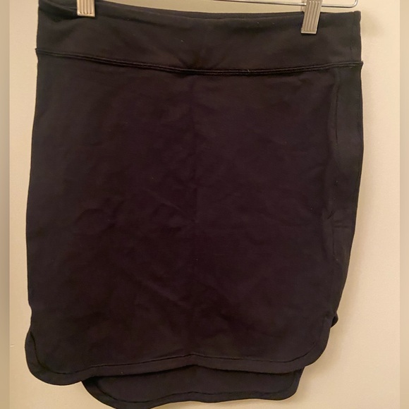 Lululemon High-Low Skirt size 4. - Picture 4 of 5